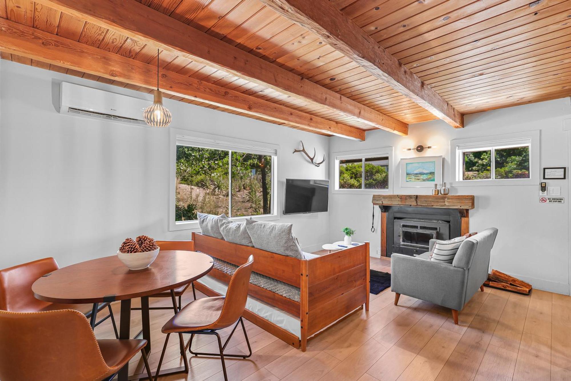 Basecamp Lodge Mount Shasta Bagian luar foto