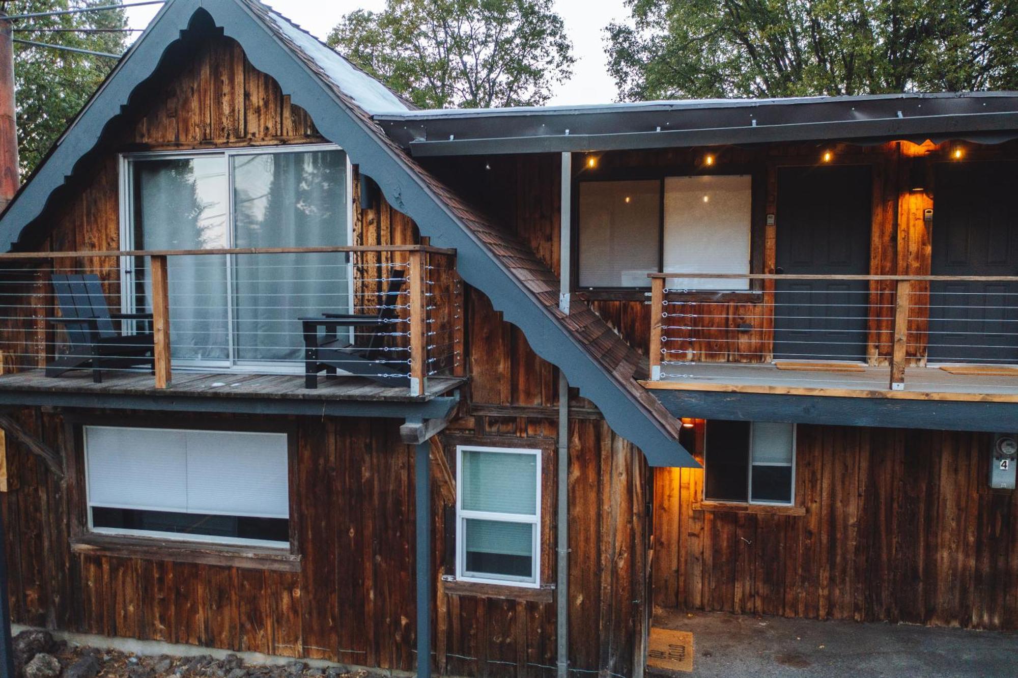 Basecamp Lodge Mount Shasta Bagian luar foto