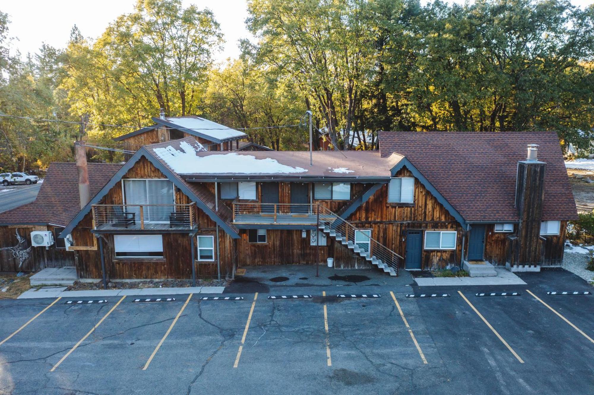Basecamp Lodge Mount Shasta Bagian luar foto