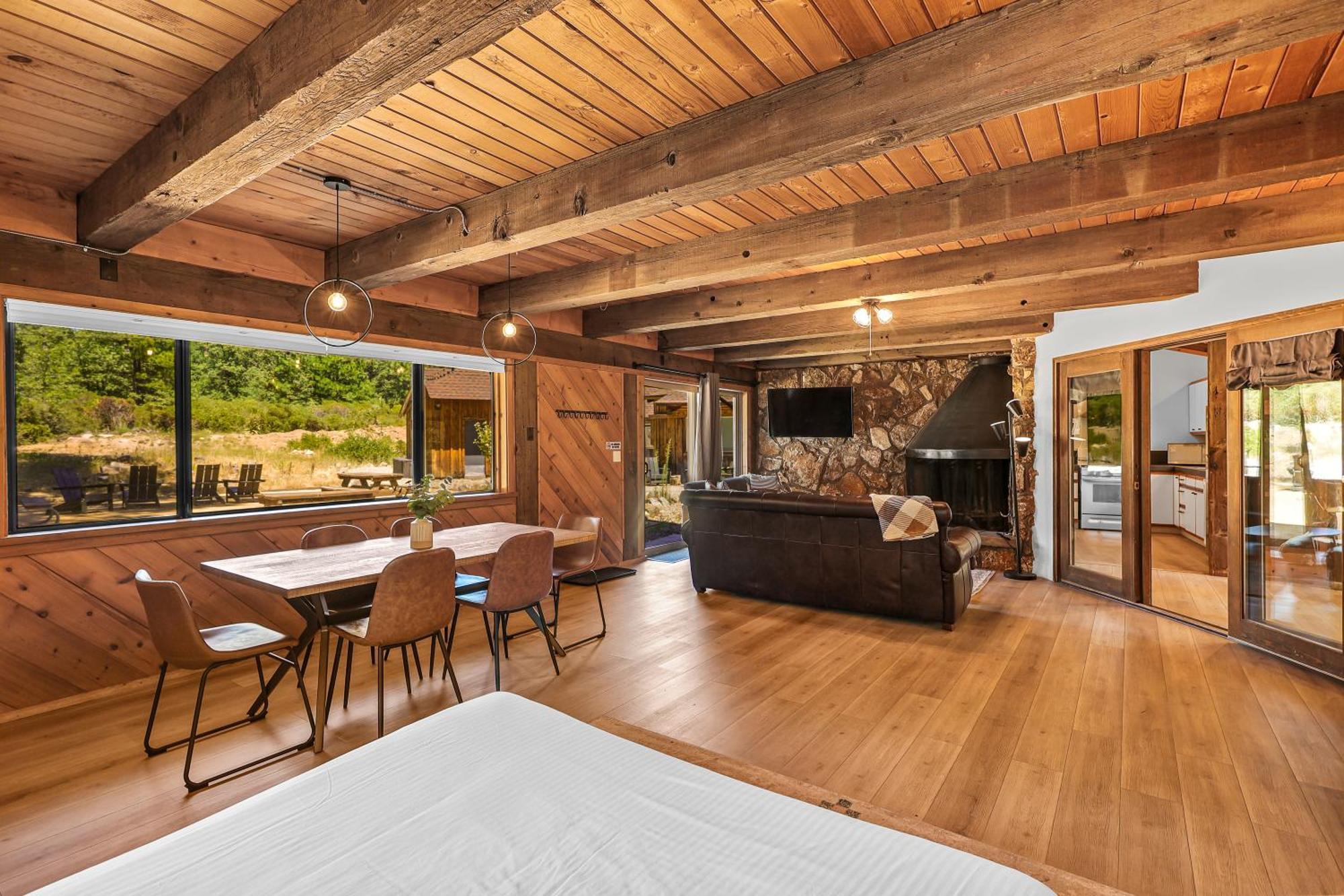 Basecamp Lodge Mount Shasta Bagian luar foto