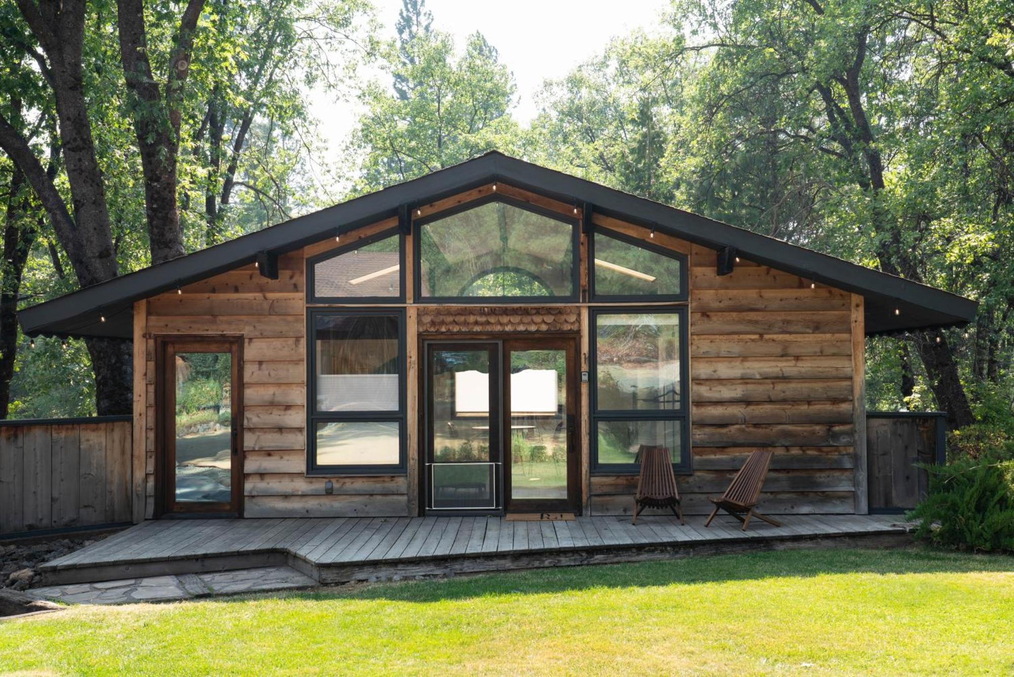 Basecamp Lodge Mount Shasta Bagian luar foto