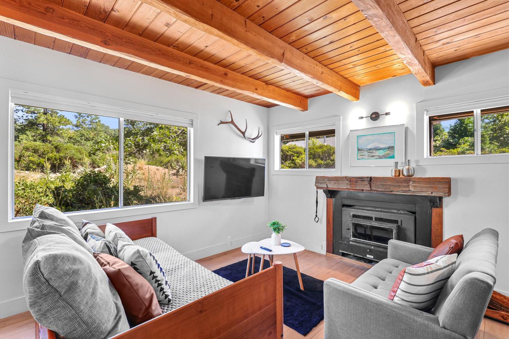 Basecamp Lodge Mount Shasta Bagian luar foto