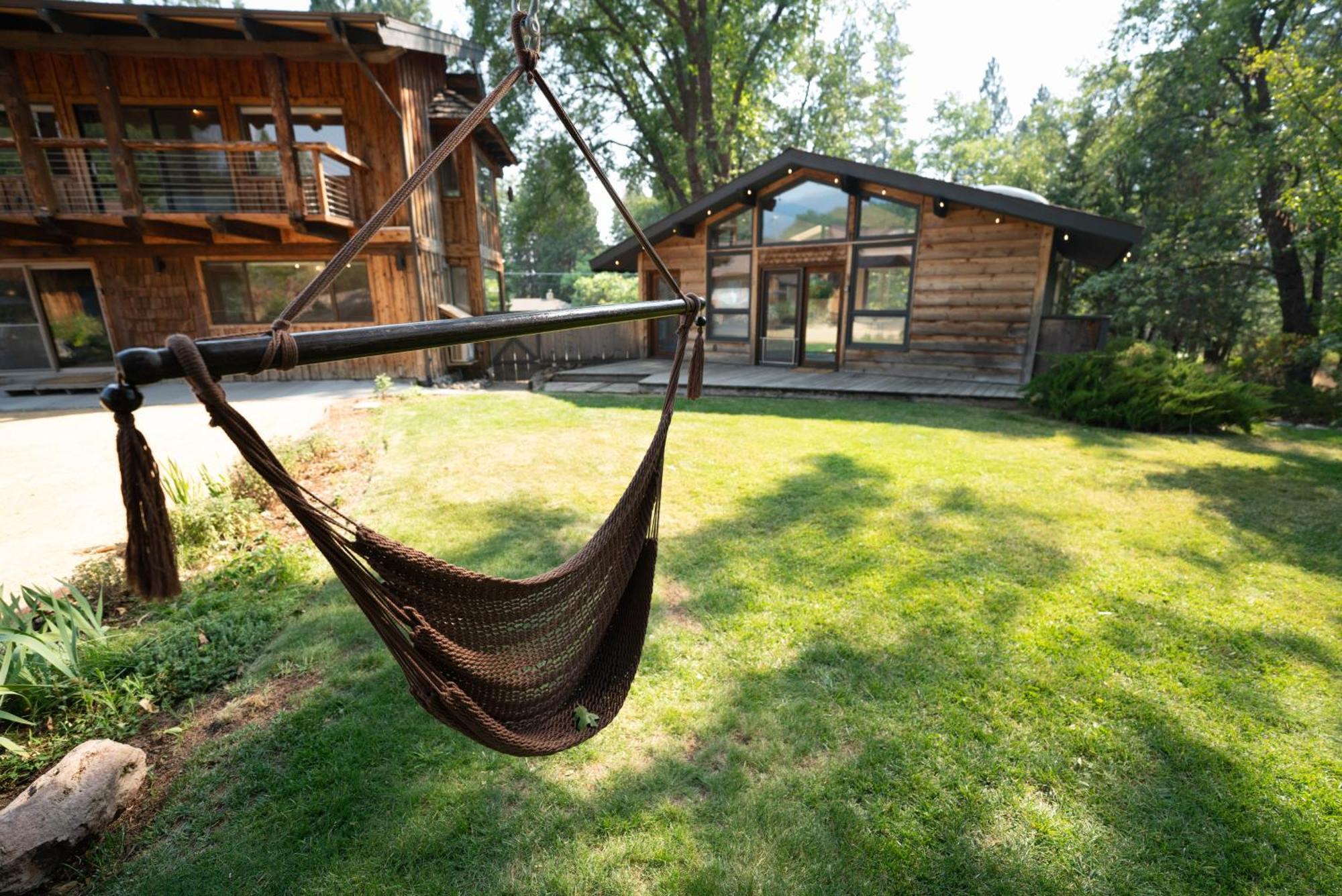 Basecamp Lodge Mount Shasta Bagian luar foto