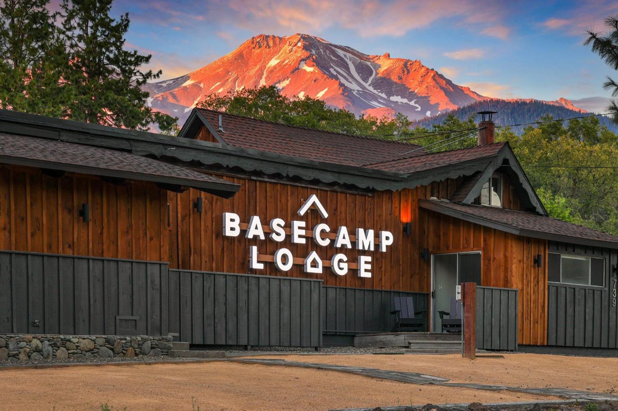 Basecamp Lodge Mount Shasta Bagian luar foto